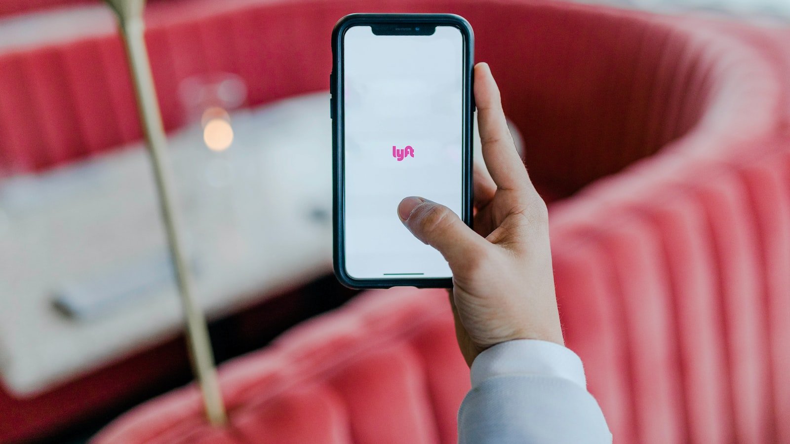 Reviving the Shopping Experience: Crafting Tailored Solutions for Reclaimed Shoppers