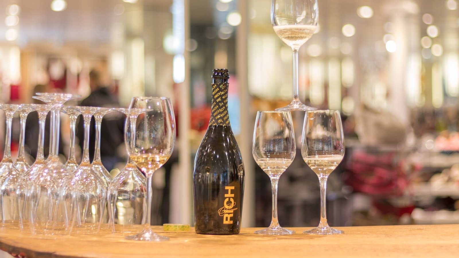 Navigating the Waves of Online Complaints: Insights into Customer Expectations