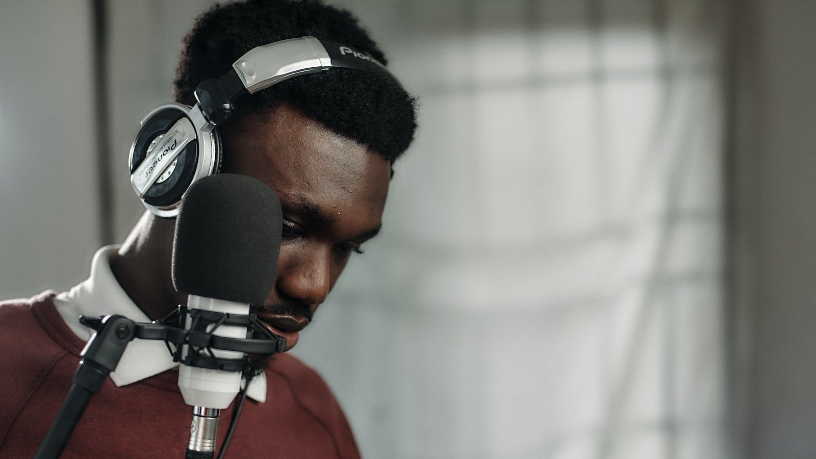 Understanding the Mechanics: How Voice-Activated Devices Interpret User Queries