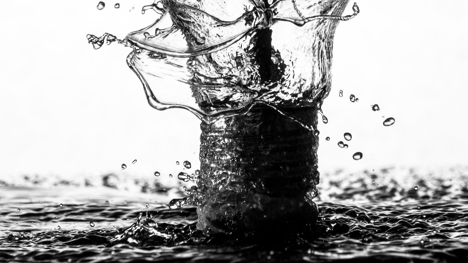 1. Crafting‌ a cohesive website concept: Aligning design, branding, and user experience
2. Building a solid ‌foundation:⁤ Essential steps for a ⁤seamless ​website⁤ setup‌
3. Creating captivating content: Engaging visitors​ and optimizing for search engines
4. Navigating the technical landscape: Tools and tips ⁣for a smooth website launch