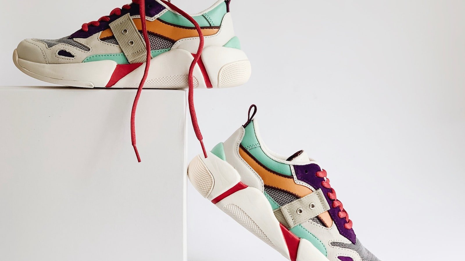 The Power of Information: Leveraging Detailed Product Descriptions and Specifications