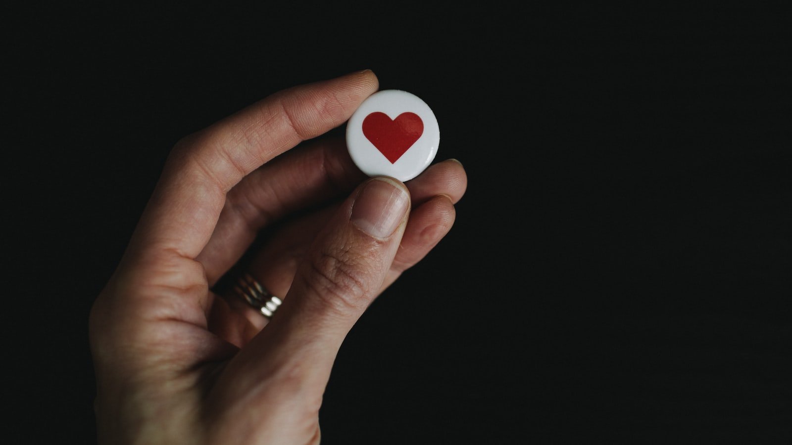 Creating an Effective Social Media Strategy: Key⁢ Metrics and Insights
Understanding Engagement: Metrics for Measuring ​Social Media Success
Enhancing Reach and Awareness: Strategies⁢ for Increasing Social Media Visibility
Converting Followers into Customers: Metrics and Recommendations for Driving Conversions