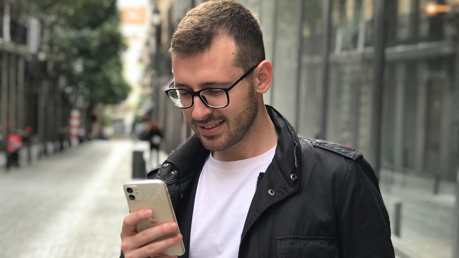 Harnessing the Influence of User Reviews: ​A Breakthrough Strategy to Build ​Customer Confidence