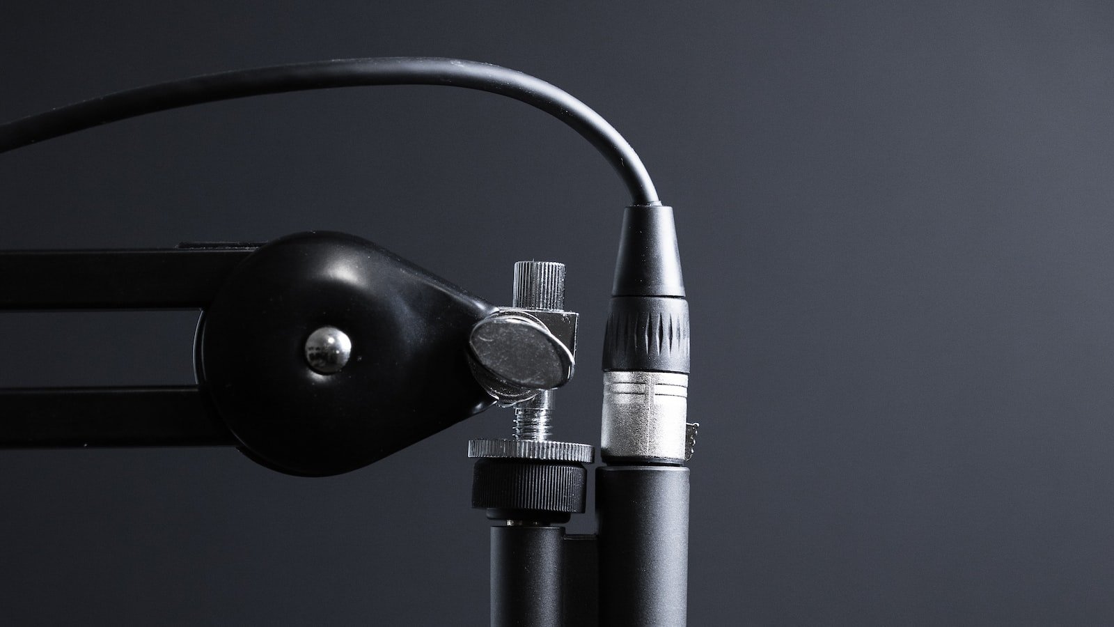 - Captivate‍ and ⁤Connect: Elevate Your Content ‍Strategy with Engaging Podcasts