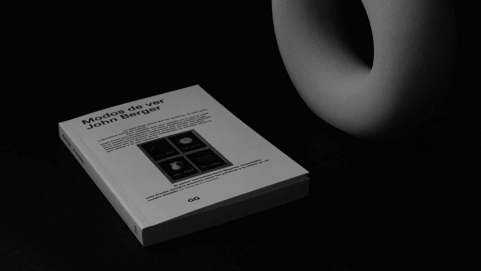 Captivate and Engage: Utilizing Compelling Visuals for Increased Click-Through Rates