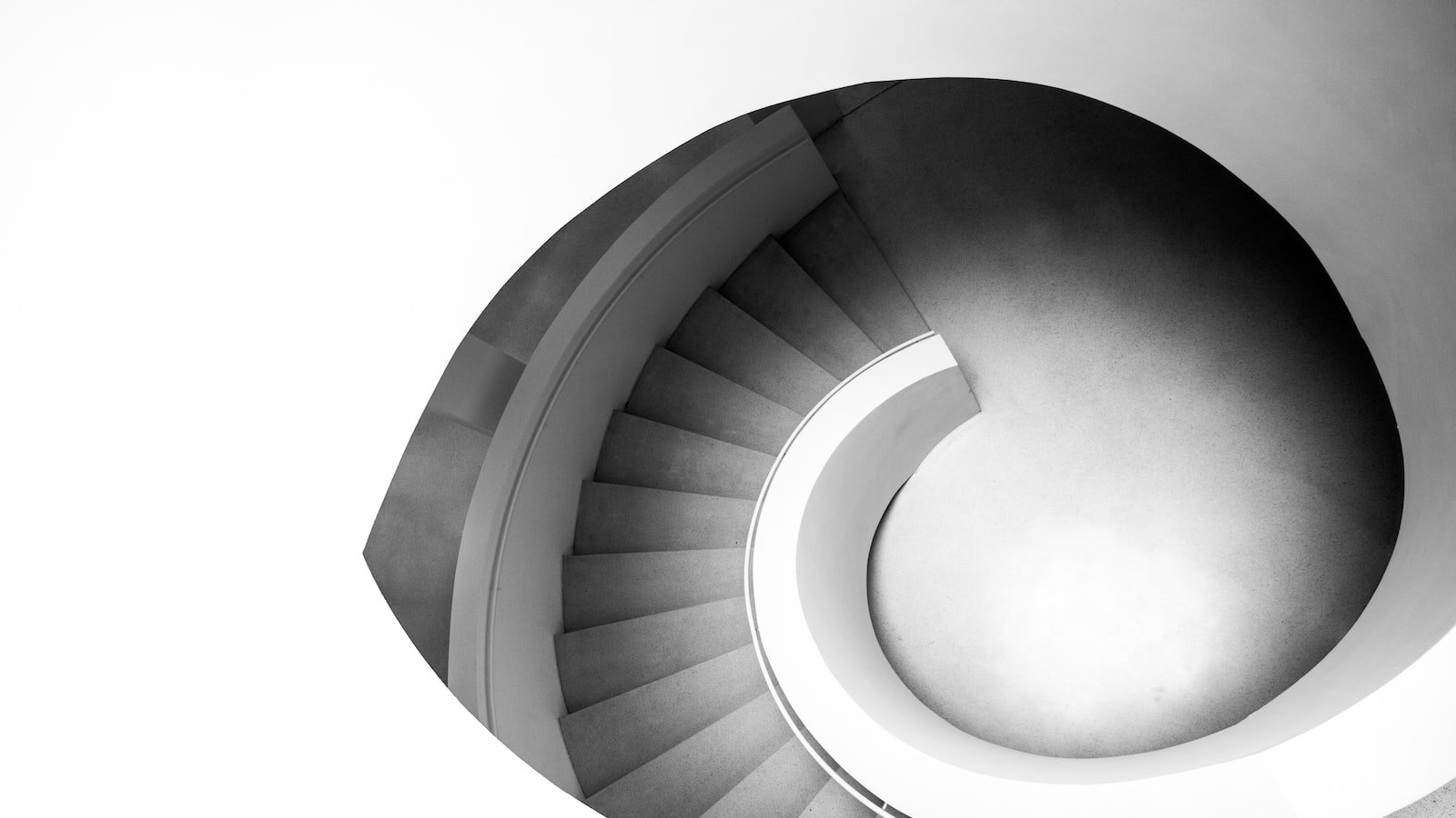 Designing an Eye-Catching Website: Enhancing User Experience and Conversion Rates