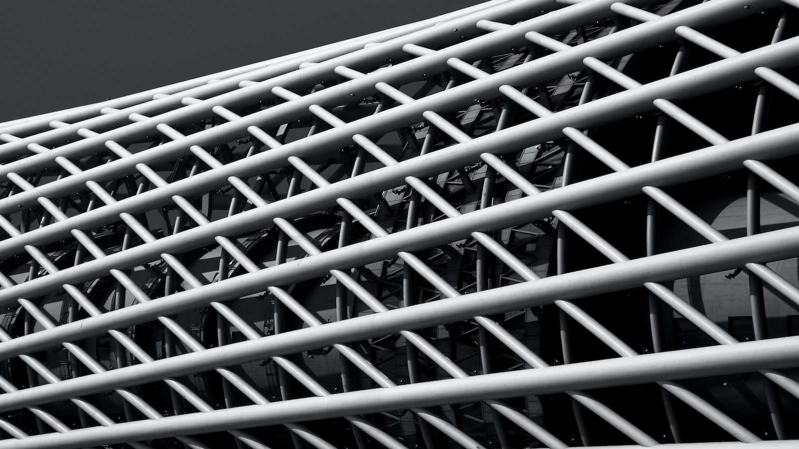 1. Understanding the Modern Threatscape: Navigating the Digital Landscape Safely
2. Cybersecurity Essentials: Strengthening Your Defense Against Online Attacks
3. Protecting Your Digital Identity: Proactive Measures for Secure Online Presence
4. Building Resilience: Best Practices to Safeguard Your Personal and Financial Data