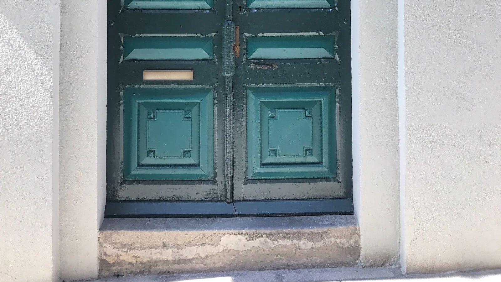 1. Decoding the Anatomy of a Highly Converting Landing Page: Key Elements and Best Practices
2. Crafting Irresistible Call-to-Actions: Strategies to Optimize Lead Generation
3. Optimizing Landing Page Design and Copywriting: Unleashing the Power of Compelling Visuals and Persuasive Language
4. Testing and Iterating for Success: Data-Driven Approaches to Fine-tune your Landing Page Performance