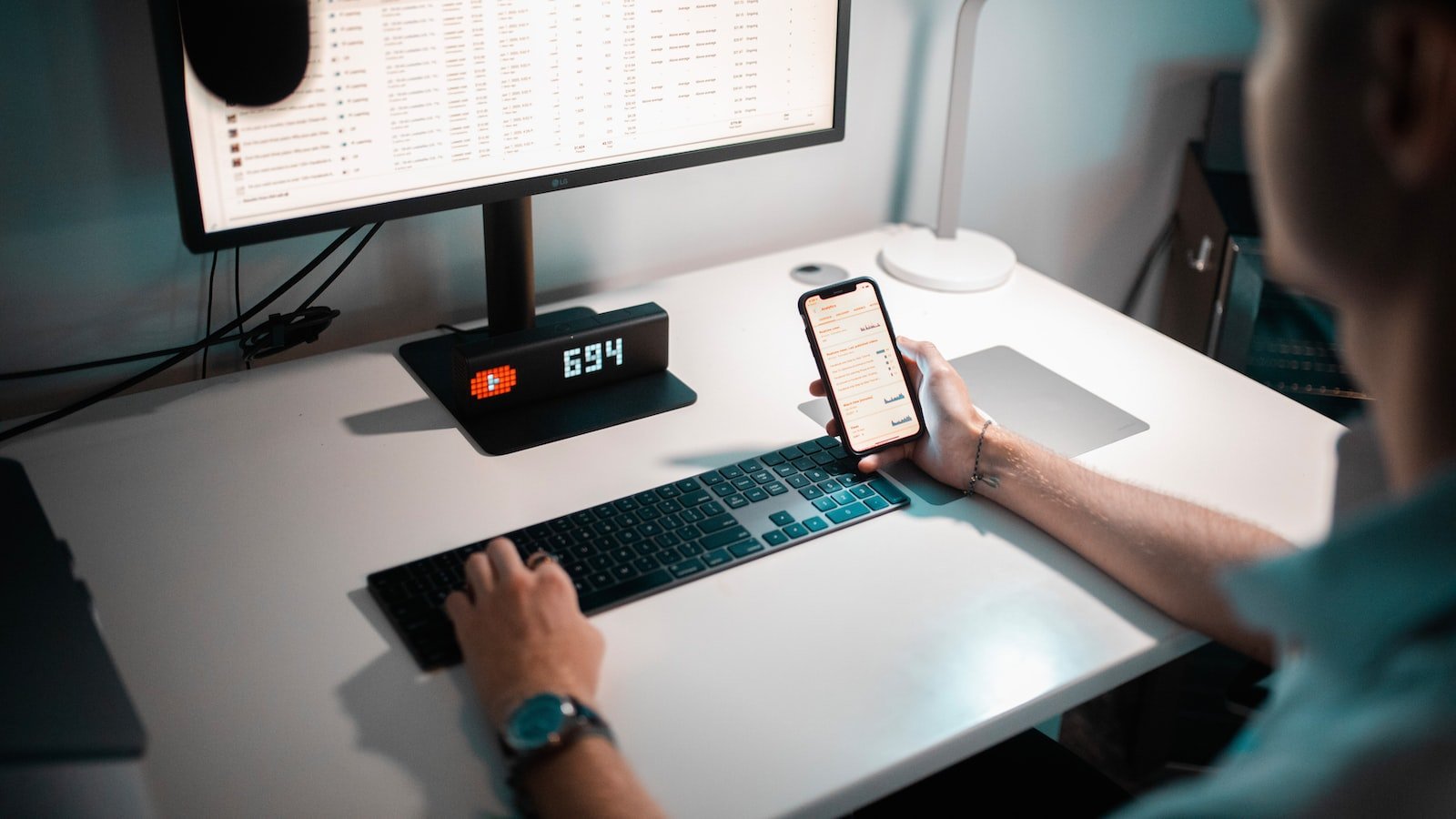 Optimizing⁢ YouTube ‍Channel ​Design:⁤ Captivating Visuals and ⁢Branding
Targeted Keyword Optimization: Maximizing Search Visibility and Ranking
Harnessing the‌ Power of Metadata: Crafting Engaging Titles, Descriptions, and Tags
Driving Engagement and Retention:⁤ Video Thumbnails and Playlists Optimization