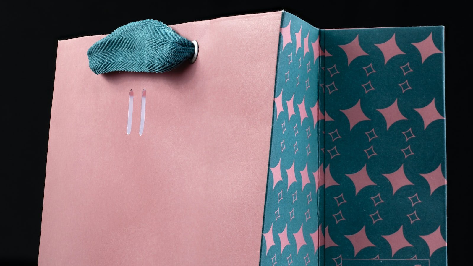 Seal the Deal: Leveraging Branded Packaging to Create Lasting Customer Connections