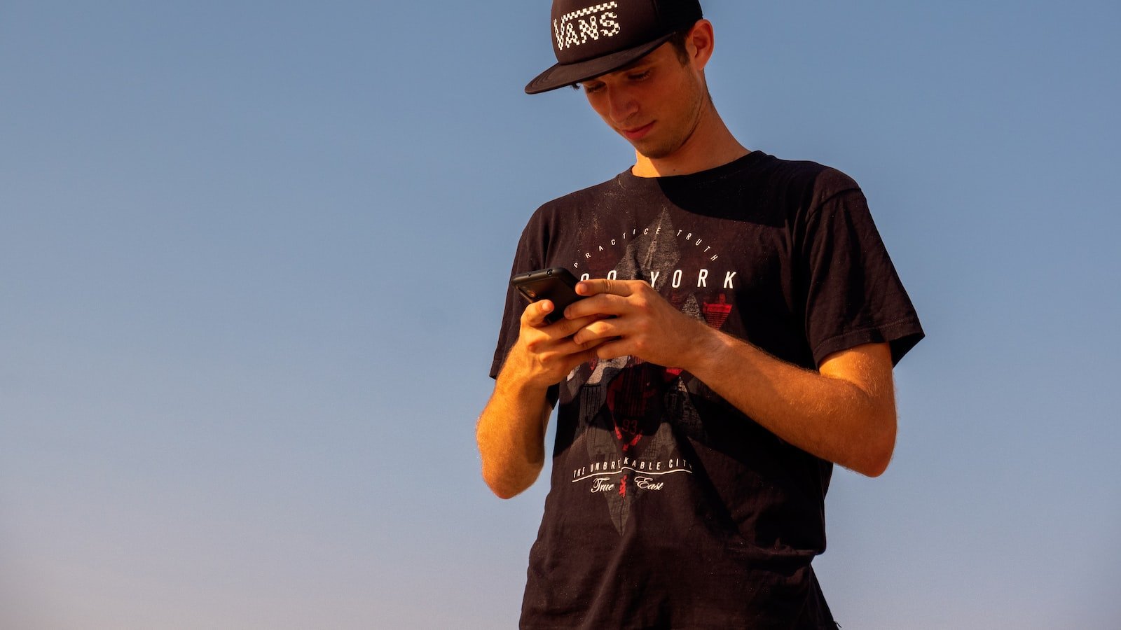 Understanding the⁢ E-commerce Landscape: A Closer Look at the Factors Impacting Your ⁣Online Store's Success
Analyzing the Key Elements ‌of‍ a‍ Successful ​E-commerce Store: ‌From Design‌ to ​Product ⁢Selection
Unveiling the Secrets to Driving Sales on ‍Your Online ⁤Store: Strategies and Best Practices
Optimizing Customer Experience:​ Leveraging Technology and Personalization for E-commerce⁣ Success