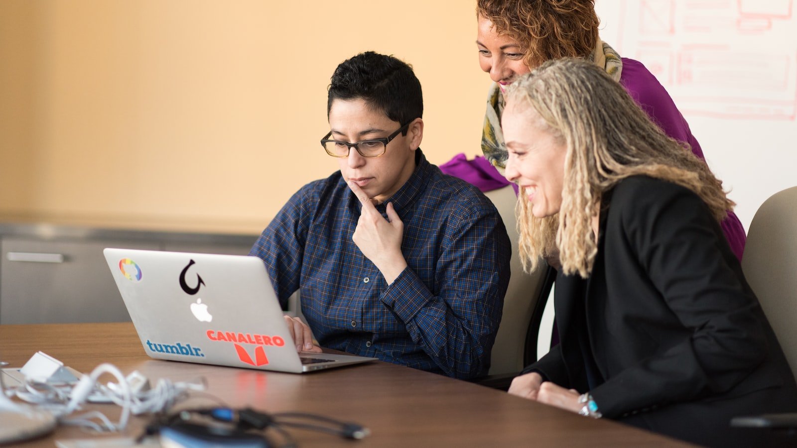 The Rise‌ of Influencer Marketing: A Closer Look at Ethics and Transparency
Analyzing ⁢Key⁣ Issues in Influencer Marketing Ethics: Disclosure, Authenticity, and Accountability
Unveiling the Truth: The Importance⁤ of Transparency in Influencer-Brand Collaborations
Enhancing Influencer Marketing: Recommendations⁤ for‍ Establishing Ethical Standards and Regulations