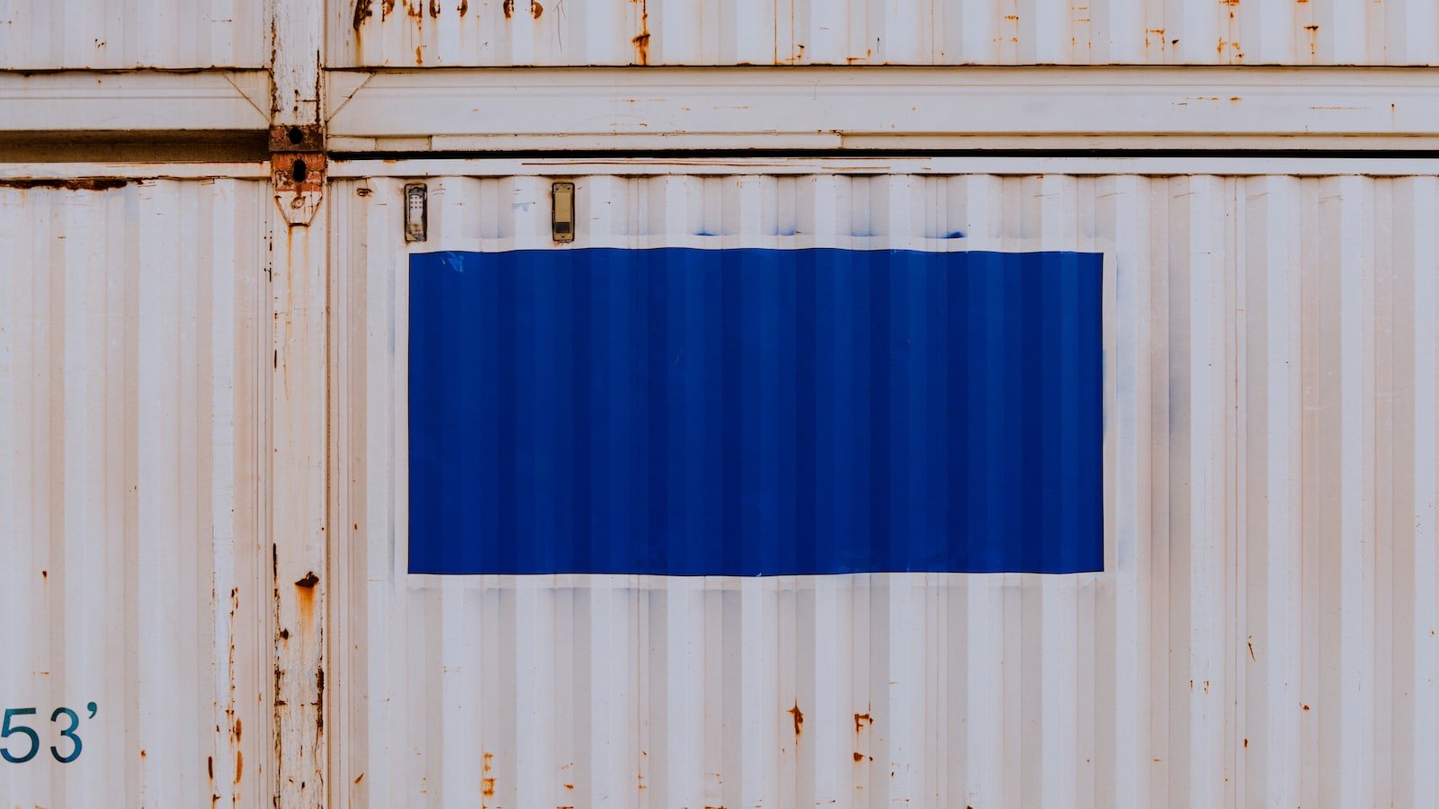 Shipping Stress-Free: Key Factors to Consider for Reliable Delivery Services